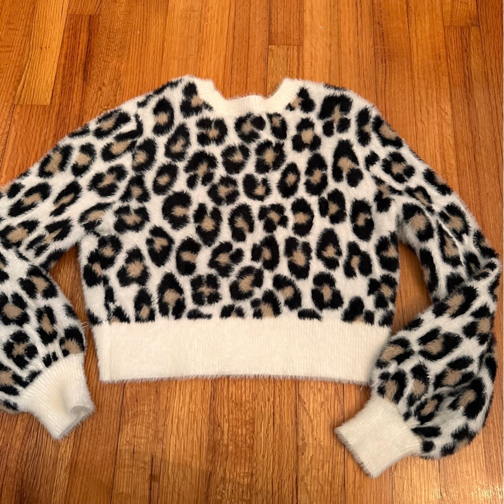 ARITZIA Sunday Best Kitten Sweater Fuzzy Leopard Print Size Small (k11) - Picture 13 of 15